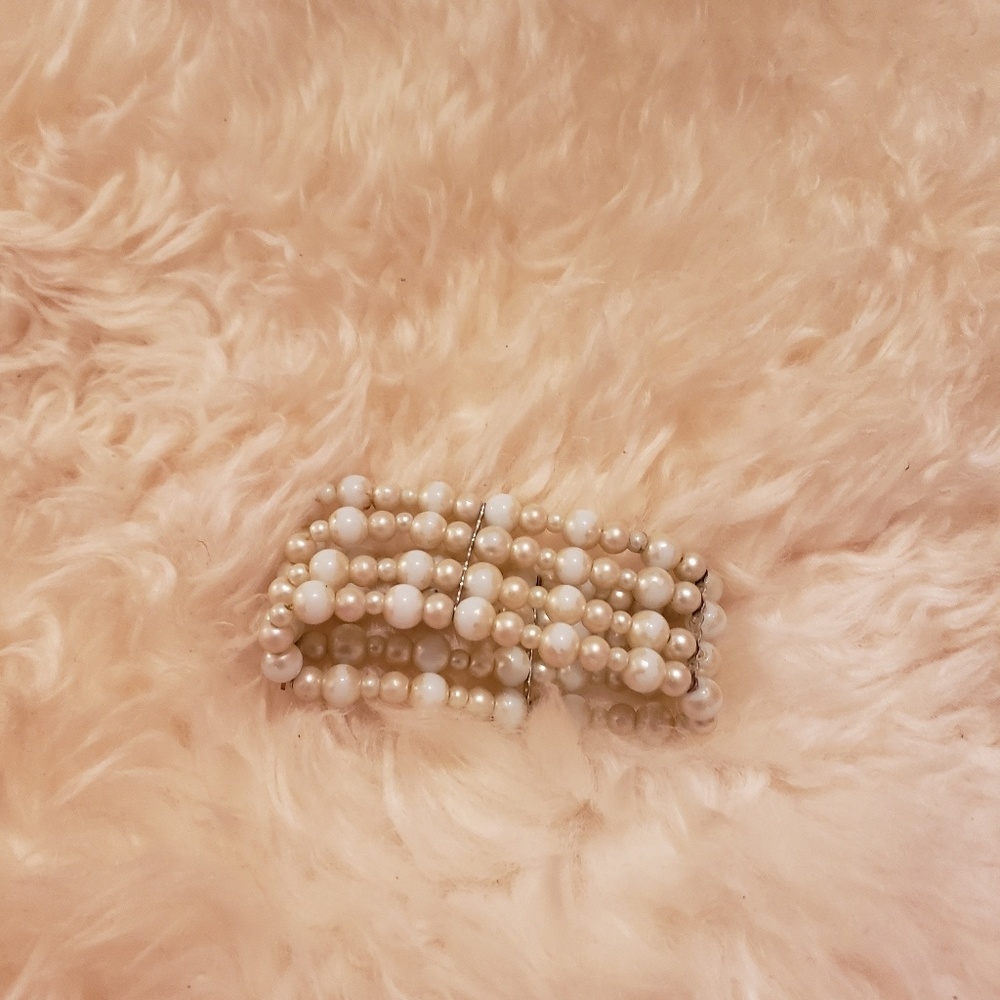 Pearl bracelet